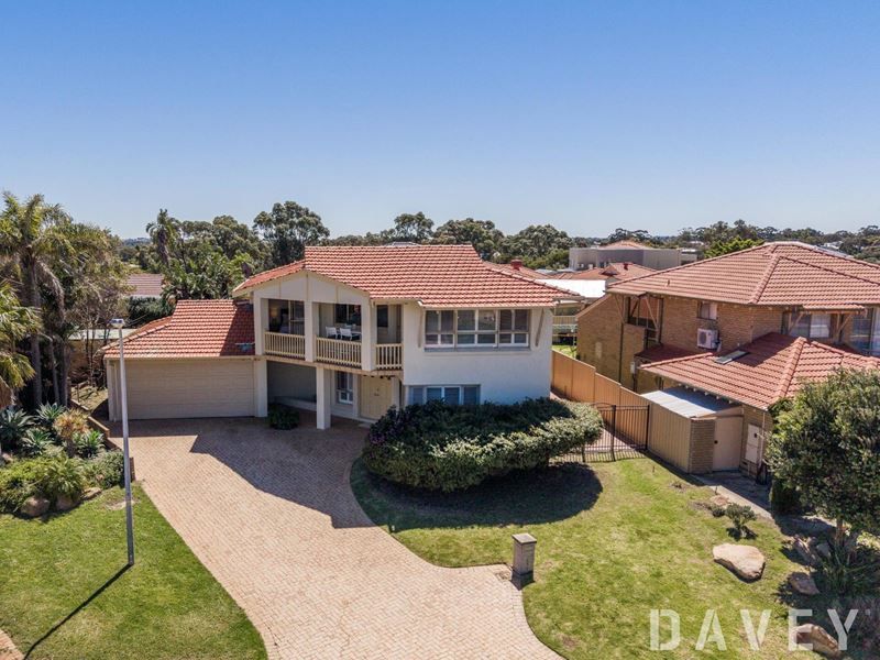 12 Bocaccio Court, Sorrento WA 6020