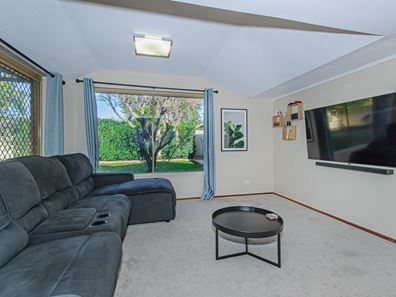 4 Pender Court, Thornlie WA 6108