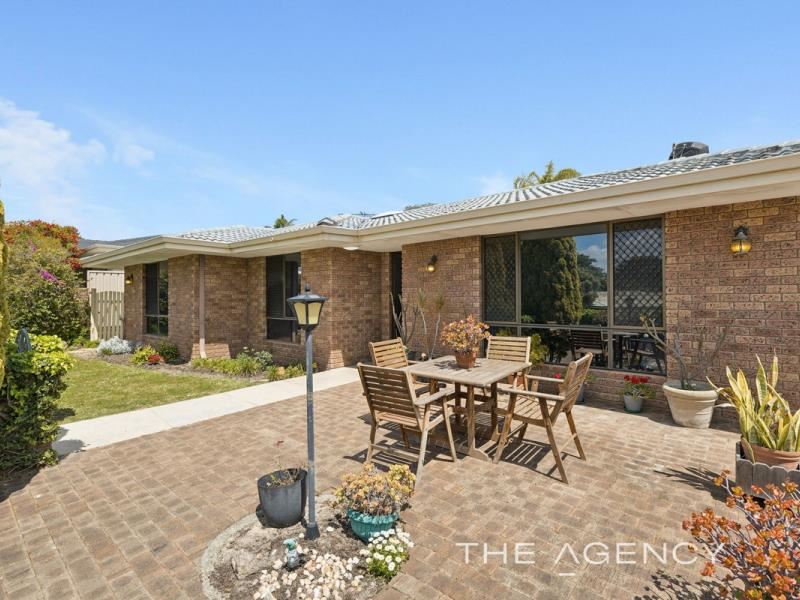 14 Dolphin Way, Beldon WA 6027