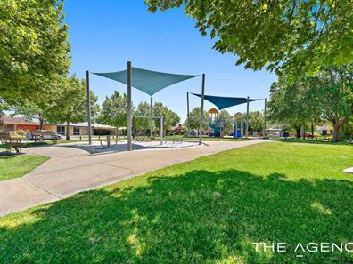 4 Tozer Loop, Atwell WA 6164