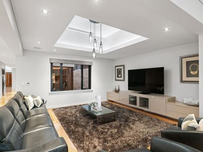 2 Southampton Lane, Mindarie WA 6030