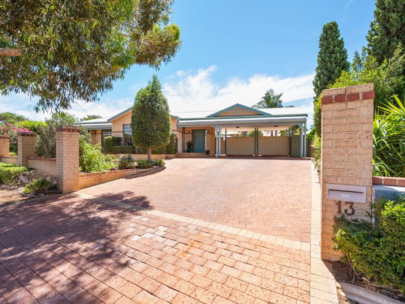 13 Riverina Way, Hannans WA 6430