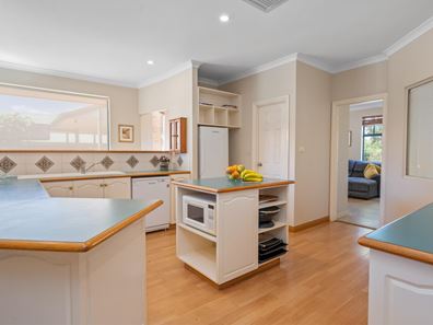 13 Riverina Way, Hannans WA 6430
