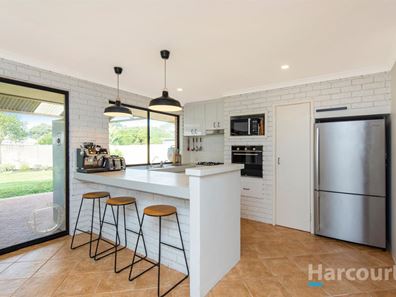 88 Greenfields Circle, Hocking WA 6065