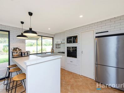 88 Greenfields Circle, Hocking WA 6065