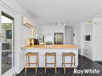 11B Allan Place, Halls Head WA 6210
