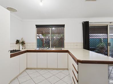 2/22 Locksley Avenue, Armadale WA 6112