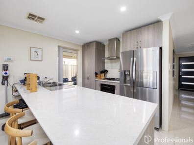 12 Kalil Fairway, Forrestfield WA 6058