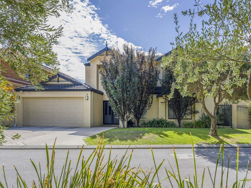 8 Hogg Avenue, Salter Point WA 6152