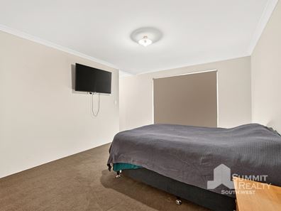 10 Dichiera Bend, Dalyellup WA 6230