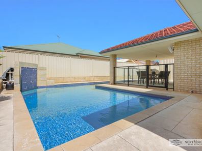 4 Hird Rd, Success WA 6164