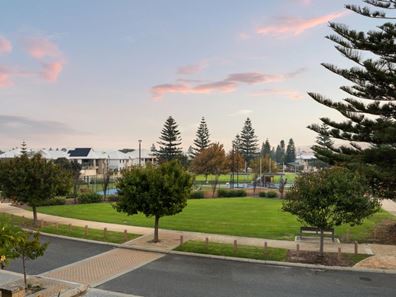 16 Azzuro Crescent, Hillarys WA 6025