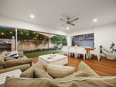16 Azzuro Crescent, Hillarys WA 6025