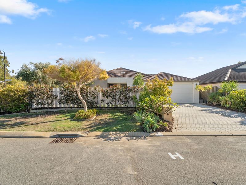 22 Blanche Crescent, Lakelands