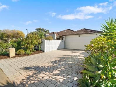 22 Blanche Crescent, Lakelands WA 6180