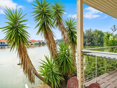 25/1 Lakes Crescent, South Yunderup WA 6208