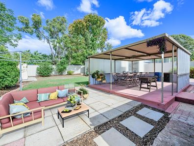 32 Lester Drive, Thornlie WA 6108