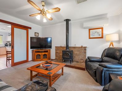 28 Lowanna Way, Armadale WA 6112