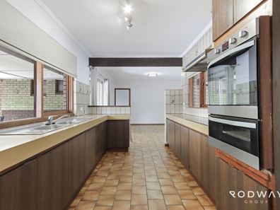 9 Foster Road, Kelmscott WA 6111