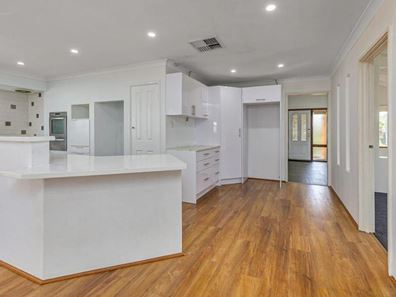 12 Sovereign Drive, Thornlie WA 6108