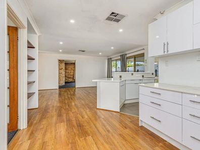 12 Sovereign Drive, Thornlie WA 6108