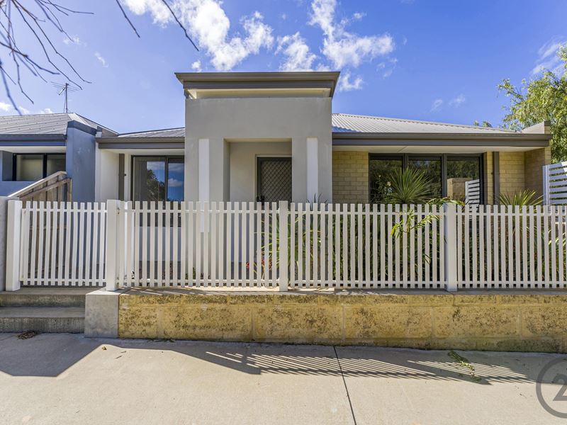 11 Tamarind Lane, Halls Head WA 6210