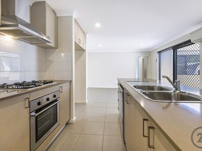 11 Tamarind Lane, Halls Head WA 6210