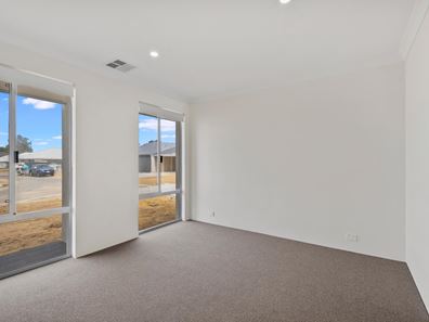 11 Bundara Crest, Lakelands WA 6180