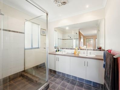 9 Fellowship Link, Atwell WA 6164