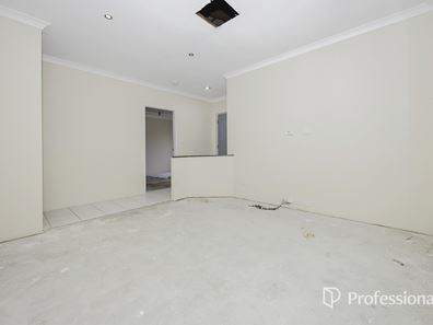 10 Beeston Crescent, Marangaroo WA 6064