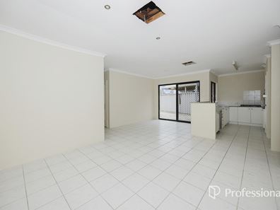 10 Beeston Crescent, Marangaroo WA 6064