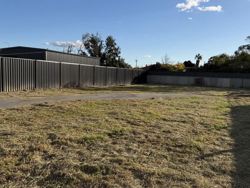 11 Beaconsfield Avenue, Midvale WA 6056
