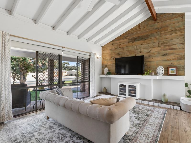 102 Lagoon Drive, Yanchep WA 6035