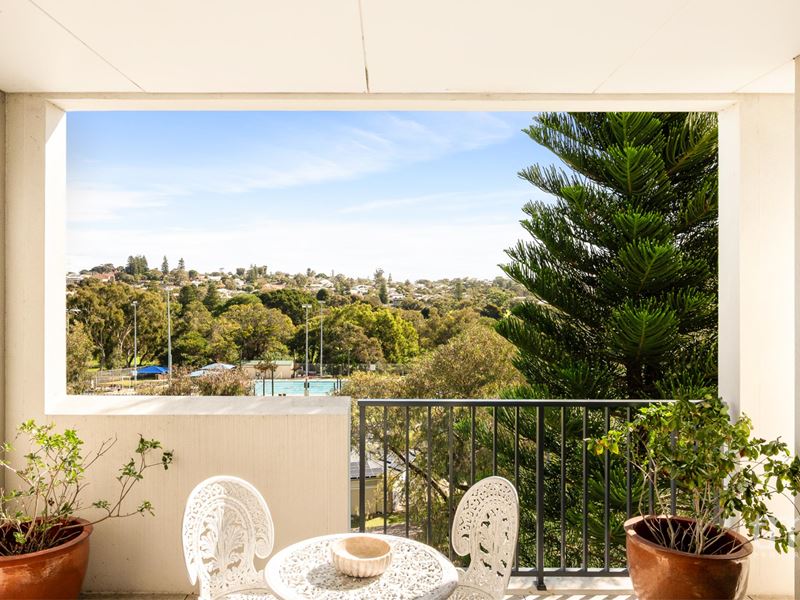 61/7 Davies Road, Claremont