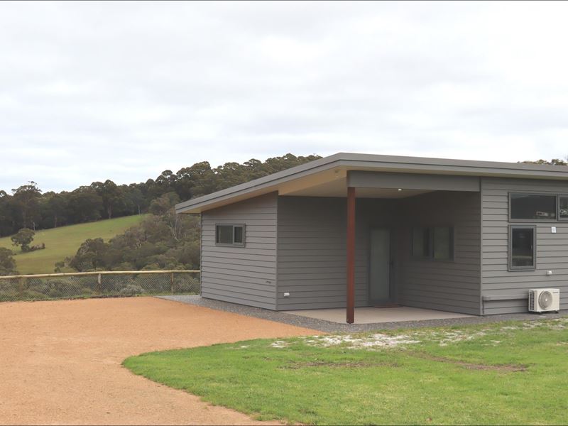 323 Board Road, Kentdale