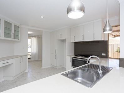 62 The Crest, Woodvale WA 6026