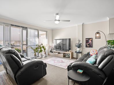 9 Gaffin Way, Kwinana Town Centre WA 6167