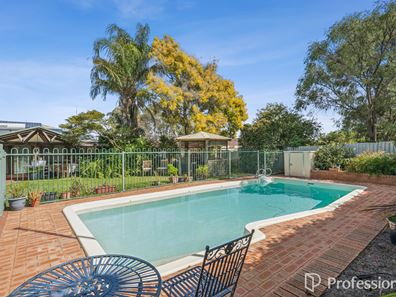 23 Baronet Road, Lesmurdie WA 6076