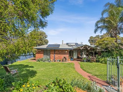 23 Baronet Road, Lesmurdie WA 6076
