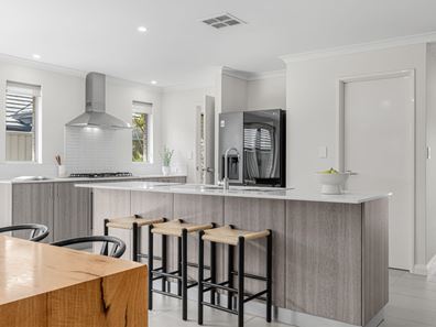 7 Bruny Meander, Wandi WA 6167