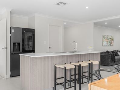 7 Bruny Meander, Wandi WA 6167