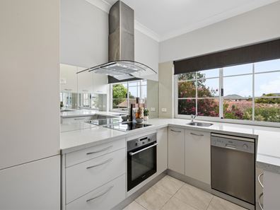 4/35 Comer  Street, Como WA 6152