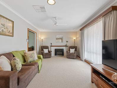 25 Heslop Road, Lesmurdie WA 6076