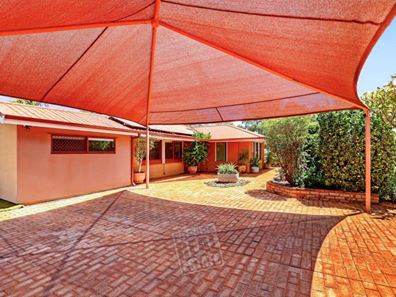 6 Hardey Crescent, Dampier WA 6713
