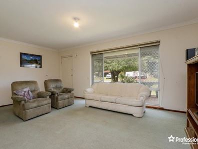 10 Saggers Crescent, Beckenham WA 6107