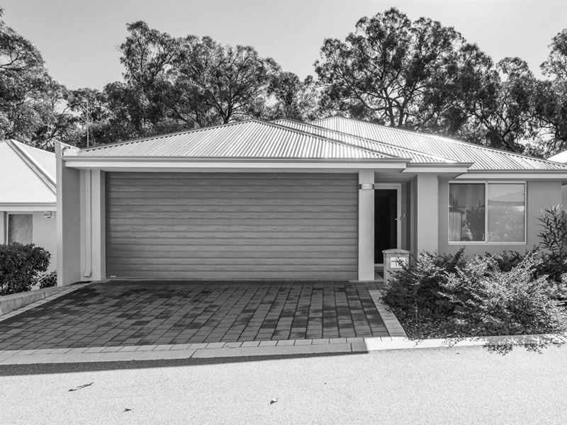 18 Galveston Court, Meadow Springs