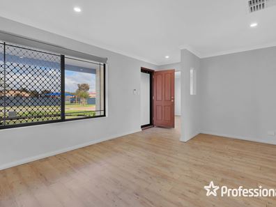 2 Zaragoza Court, Seville Grove WA 6112