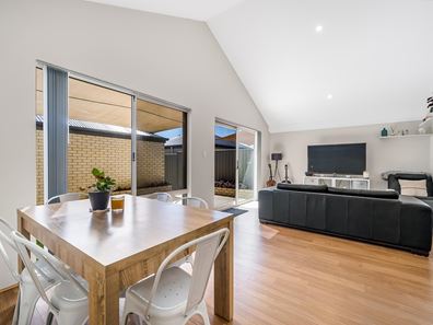 84 Yellowwood Avenue, Piara Waters WA 6112