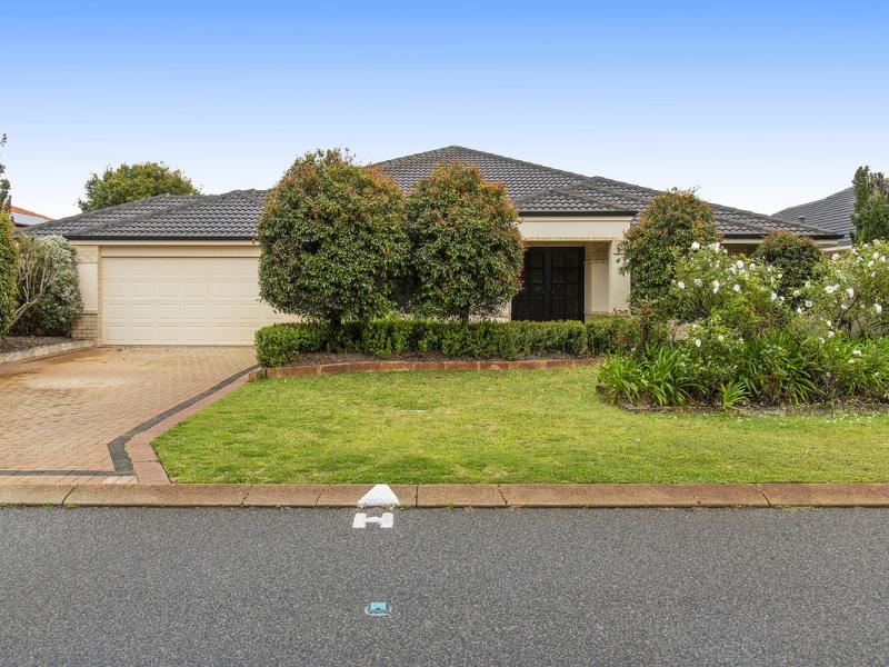 14 Kingsland Loop, Canning Vale WA 6155