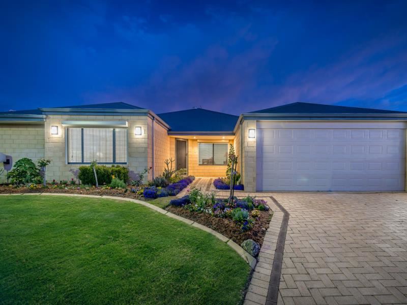 12 Airdrie Corner, Kinross